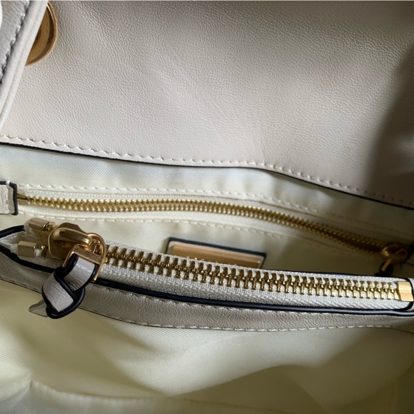 Tory Burch bag amazing condition used handful of times - Picture 6 of 11